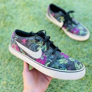 ⛄️🎄Nike Toki low txt “floral”  print skateboard sneakers (pre-owned)
